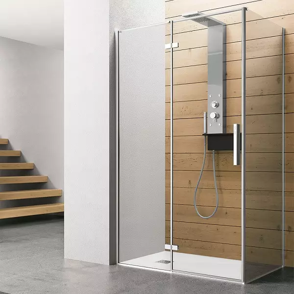 Partiții de sticlă pentru duș (60 de fotografii): Tipuri de garduri de duș din sticlă, din blocuri de sticlă și 90x90 cm, alegerea fitingurilor. Design de baie 21370_40