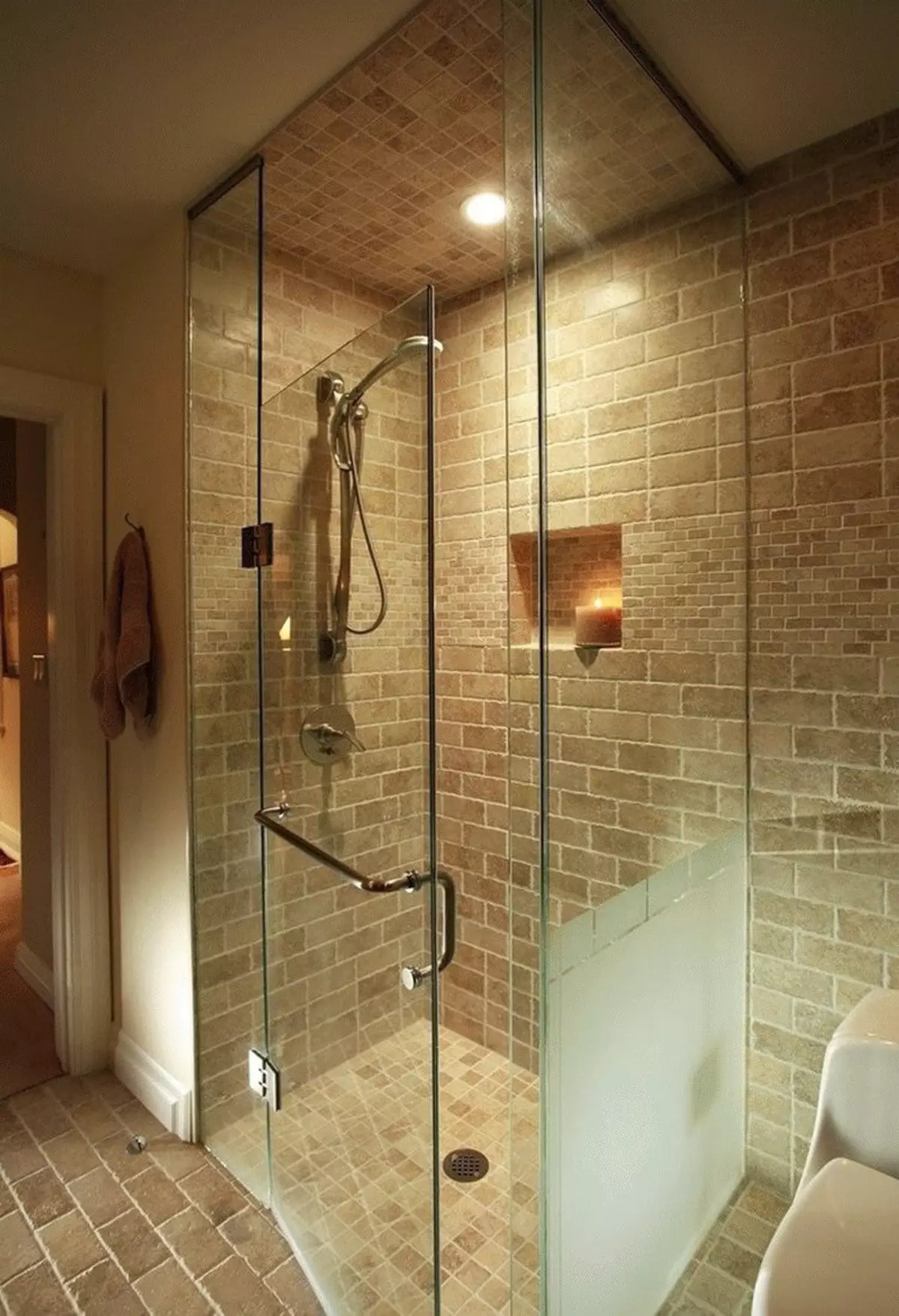 Partições de vidro para o chuveiro (60 fotos): Tipos de cercas de chuveiro de vidro, de blocos de vidro e 90x90 cm, escolha de acessórios. Design de banheiro. 21370_57