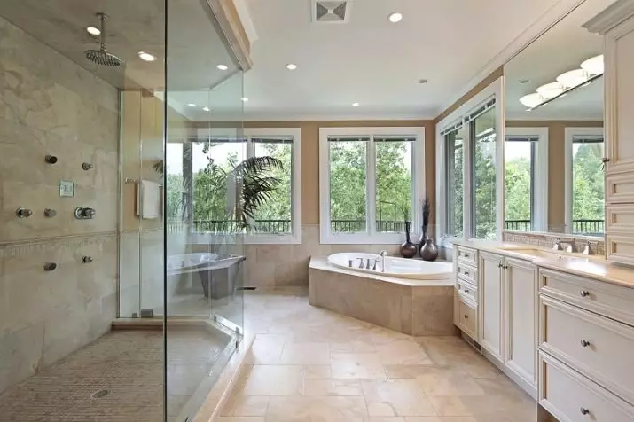 Partiții de sticlă pentru duș (60 de fotografii): Tipuri de garduri de duș din sticlă, din blocuri de sticlă și 90x90 cm, alegerea fitingurilor. Design de baie 21370_58