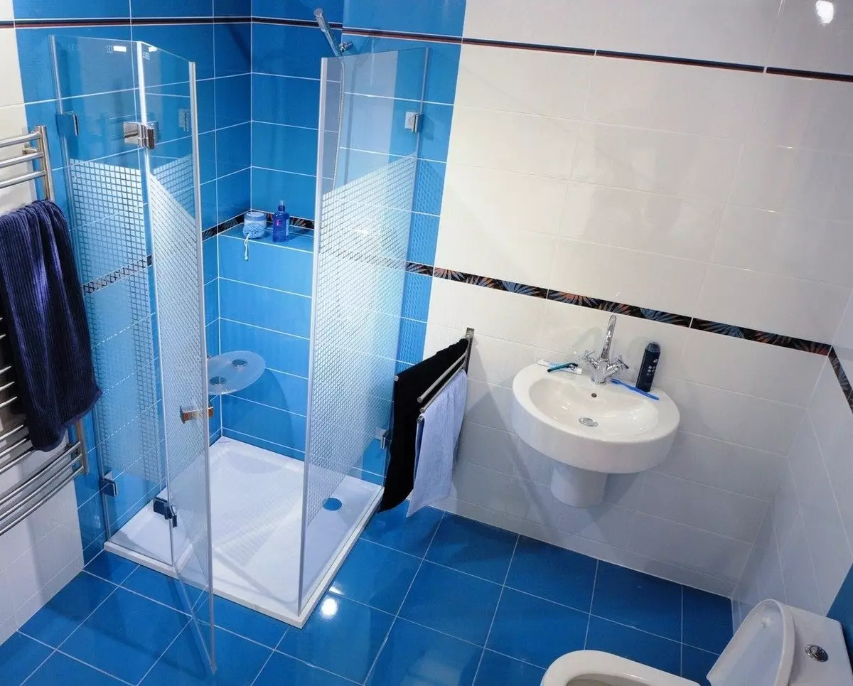 淋浴的玻璃隔板（60張）：玻璃淋浴圍欄的類型，來自玻璃塊和90x90厘米，配件的選擇。浴室設計 21370_59