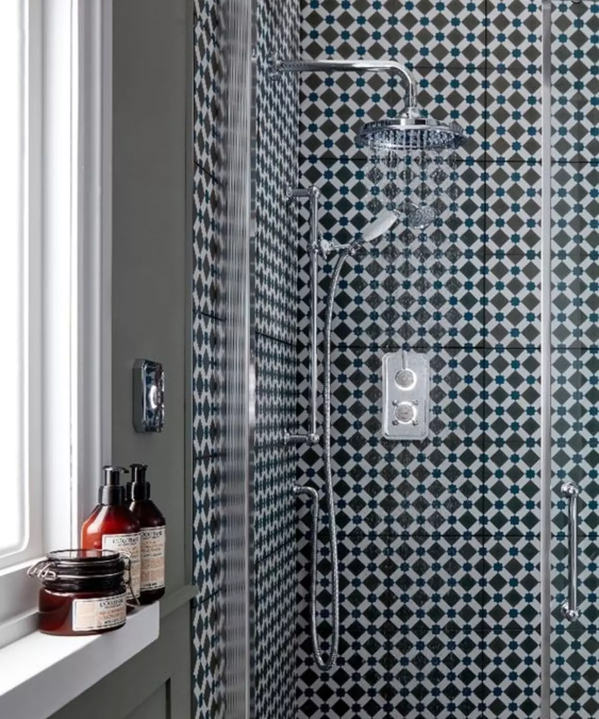 Rak mandi: varietas sistem shower untuk kamar mandi. Apa yang termasuk dalam headset set untuk jiwa? Bravat, Lemark Brands Ulasan dan lainnya 21374_13