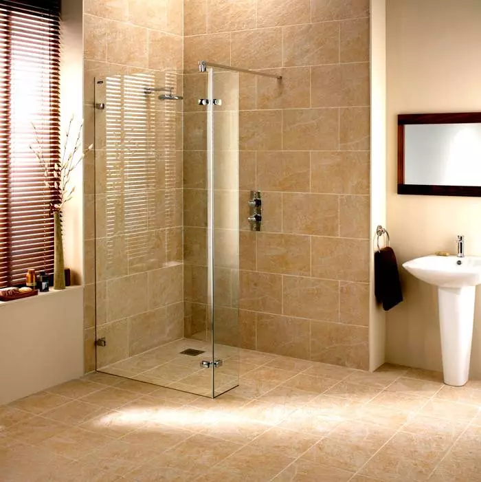 Туш во бања без кабина (86 фотографии): опции за дизајн на бања со туш без палети и кабини за плочки, проекти 21384_34