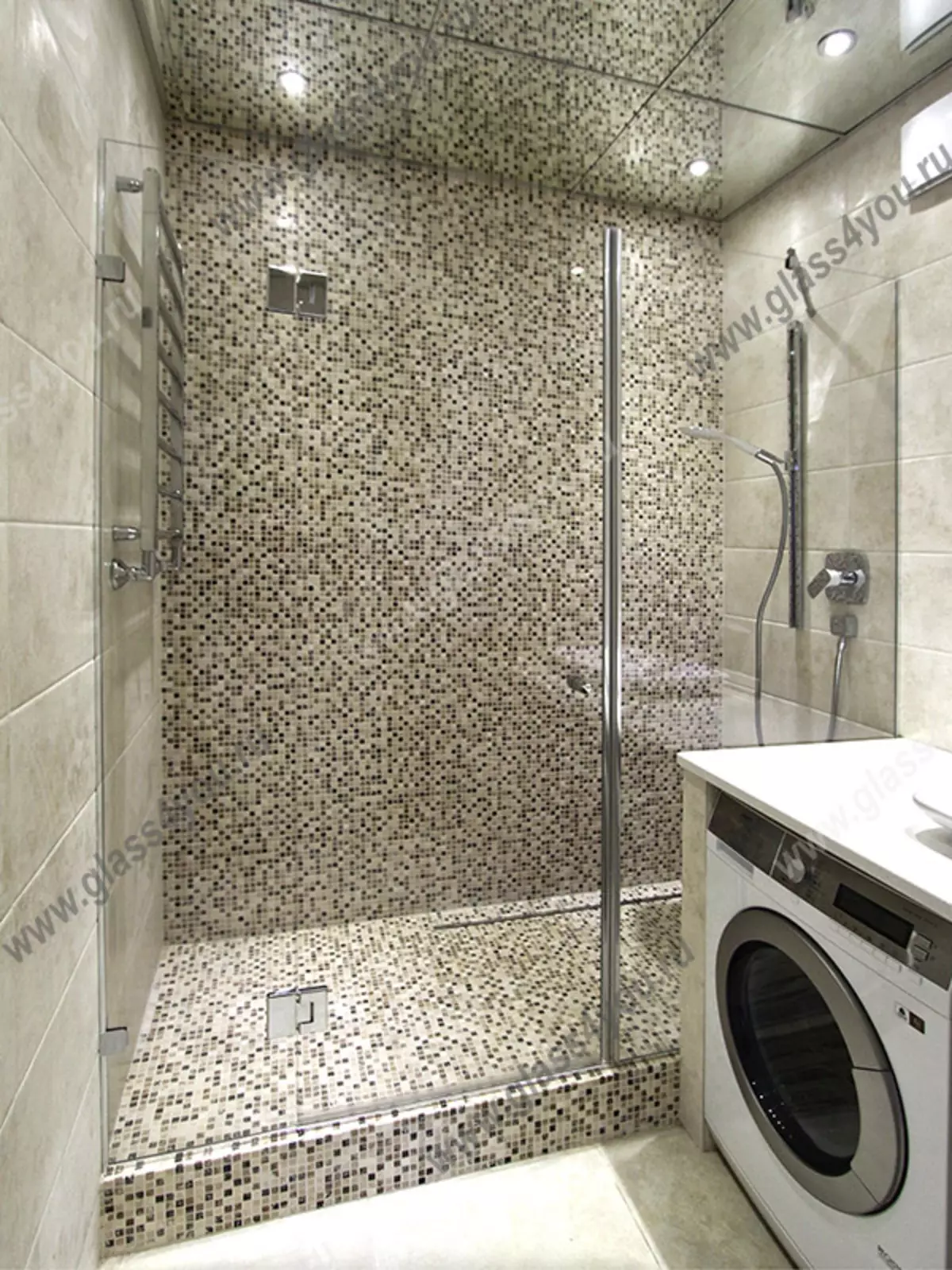 Banyoda duş, kabinəsiz (86 şəkil): Palet və kafel kabinələri olmayan duş ilə hamamın dizayn variantları, layihələr 21384_40