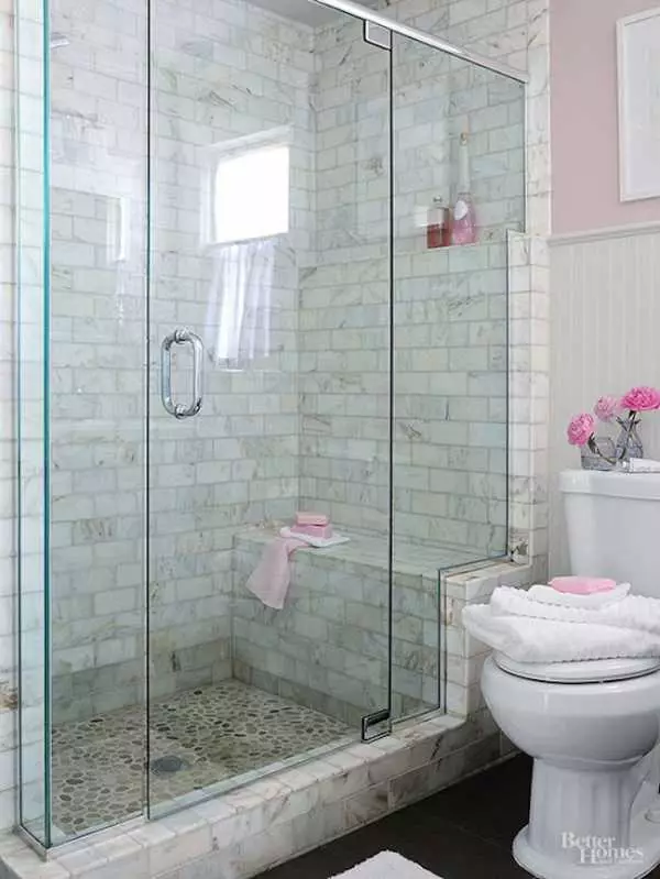 Banyoda duş, kabinəsiz (86 şəkil): Palet və kafel kabinələri olmayan duş ilə hamamın dizayn variantları, layihələr 21384_81