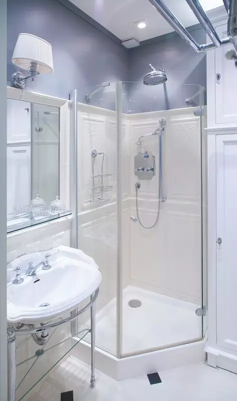Kamar mandi di rumah pribadi (67 foto): Pilihan desain interior dengan jendela. Bagaimana cara melengkapi? Contoh yang menarik 21393_27