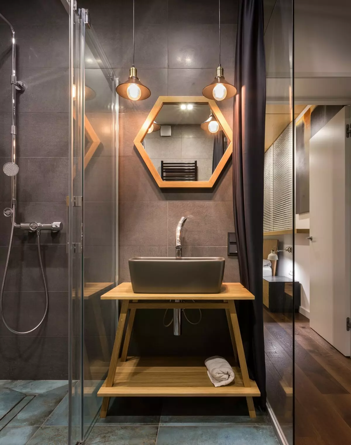 Kamar mandi di rumah pribadi (67 foto): Pilihan desain interior dengan jendela. Bagaimana cara melengkapi? Contoh yang menarik 21393_42