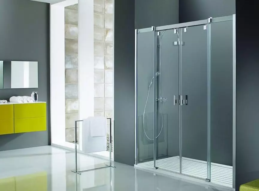 Душ без душ в банята (57 снимки): Проектиране и декорация на банята с душа сцена без кабина в частна къща и апартамент 21400_31