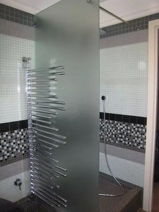 מקלחת ללא מקלחת בחדר האמבטיה (57 תמונות): עיצוב וקישוט של חדר האמבטיה עם סצינת הנשמה ללא בקתה בבית פרטי ודירה 21400_35