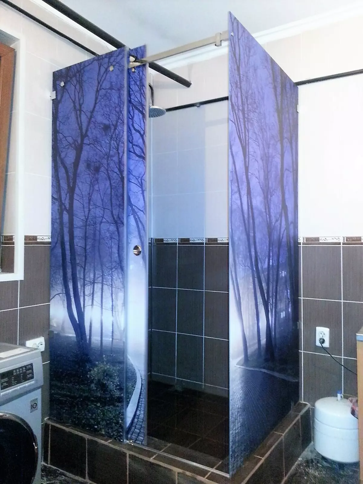 Dušas be dušo vonioje (57 nuotraukos): vonios kambario dizainas ir apdaila su sielos scenoje be salono privačiame name ir bute 21400_40
