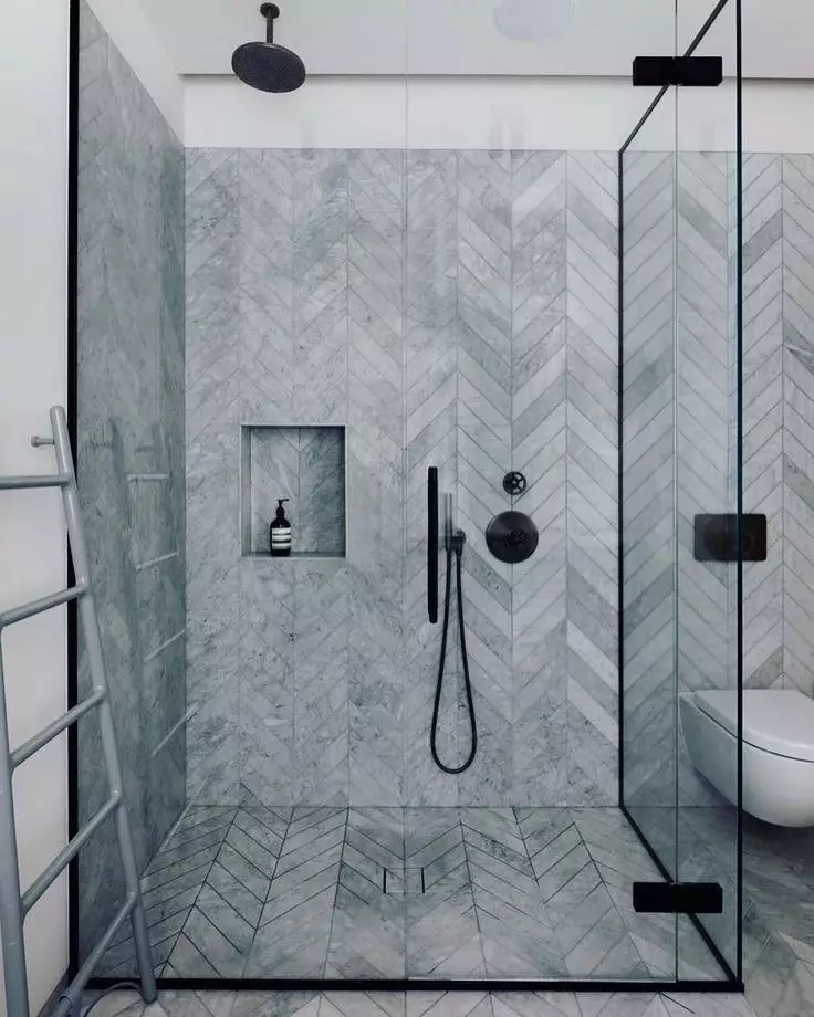 دوش بدون حمام در حمام (57 عکس): طراحی و دکوراسیون حمام با صحنه روح بدون کابین در یک خانه خصوصی و آپارتمان 21400_6