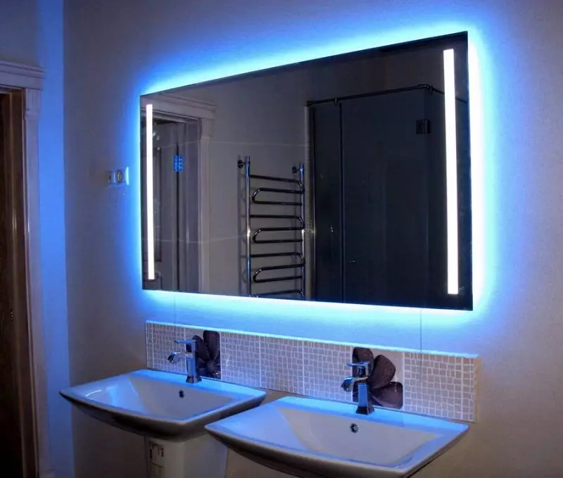 Pencahayaan di bilik mandi dengan siling regangan (50 gambar): Bagaimana untuk meletakkan lampu titik LED dan candelier? 21416_43