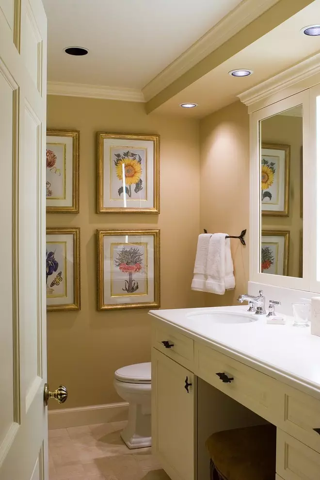 Vonios gipso kambario lubose (38 nuotraukos): ar vonios kambaryje galima padaryti gipso lentos pakabos lubas? Privalumai ir trūkumai 21417_22