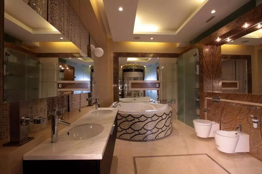 Strop v koupelně sádrokartonu (38 fotografií): Je možné provést sádrokartonový závěsný strop v koupelně? Výhody a zápory použití 21417_35