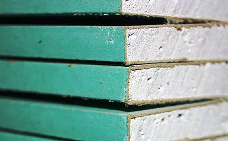 Ceiling ing Kamar Mandi Drywall (38 foto): Apa bisa nindakake suspensi plesterboard langit-langit ing kamar mandi? Pros lan konsep panggunaan 21417_6