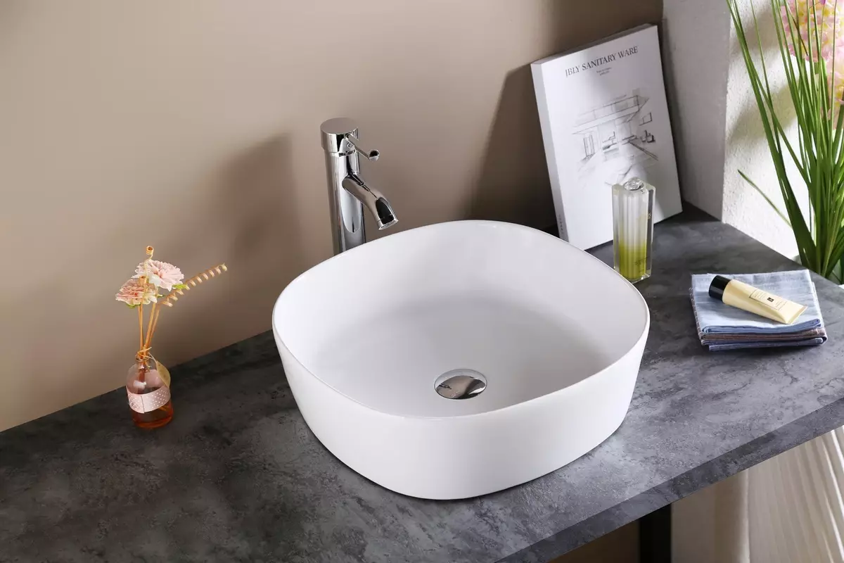 Waschbecken im Badezimmer (113 Fotos): Waschbeckengrößen, Modell unter der Tischplatte, Acryl und Keramik, schmalen und quadratischen Waschbecken 21421_69