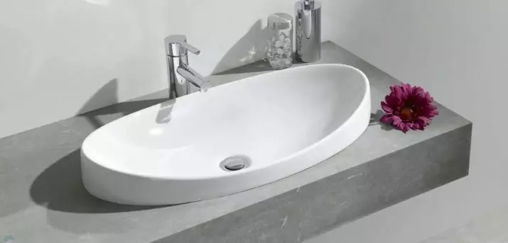 浴室下沉（113张照片）：尺寸的洗脸盆，桌面下的模型，亚克力和陶瓷，狭窄和方形水槽 21421_96