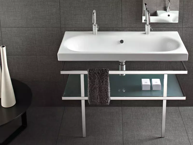 Banyoda asma lavabo: monte edilmiş lavabolar braketi ile 50-60 cm ve bir kesici 55-80 cm yıkama, diğer modeller 21424_11