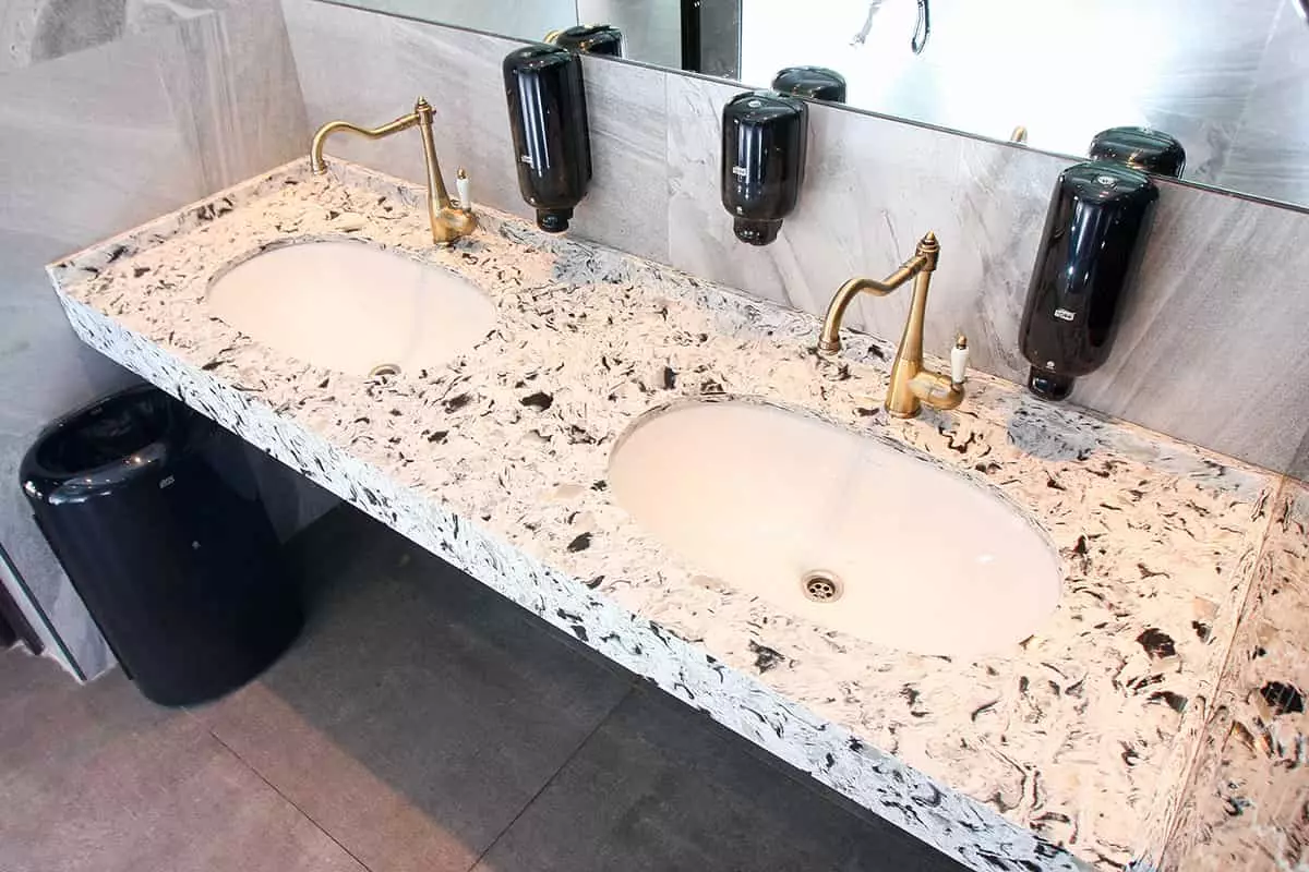 Раковина под искусственный камень в ванной. Раковины Hi Macs. Раковина из искусственного камня в ванную. Каменная столешница в ванной. Столешница для ванной из искусственного камня.