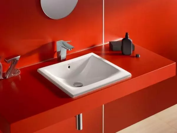 Built-in Sinks di kamar mandi (65 foto): Pilihan cut-in atas dan bawah cangkang di worktop, tinggi 21429_47