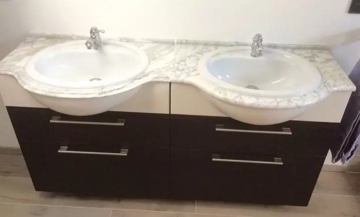 Eingebaute Waschbecken im Badezimmer (65 Fotos): Die Wahl der eingreifenden Ober- und Unterseite der Muscheln in der Arbeitsplatte, Höhe 21429_62