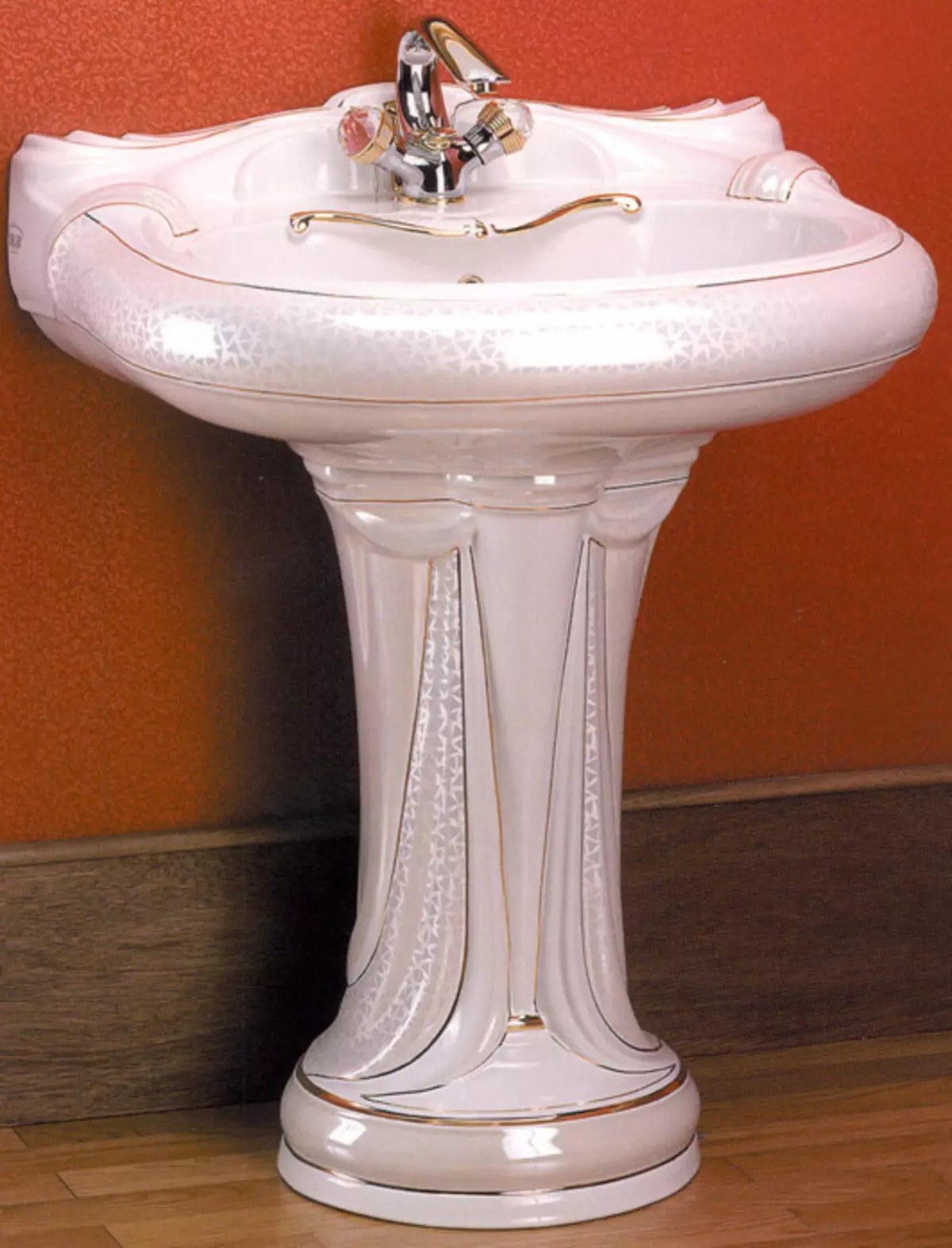水槽“鬱金香”在浴室裡（62張照片）：用基座洗滌的特點，腿上的殼體尺寸 21433_34