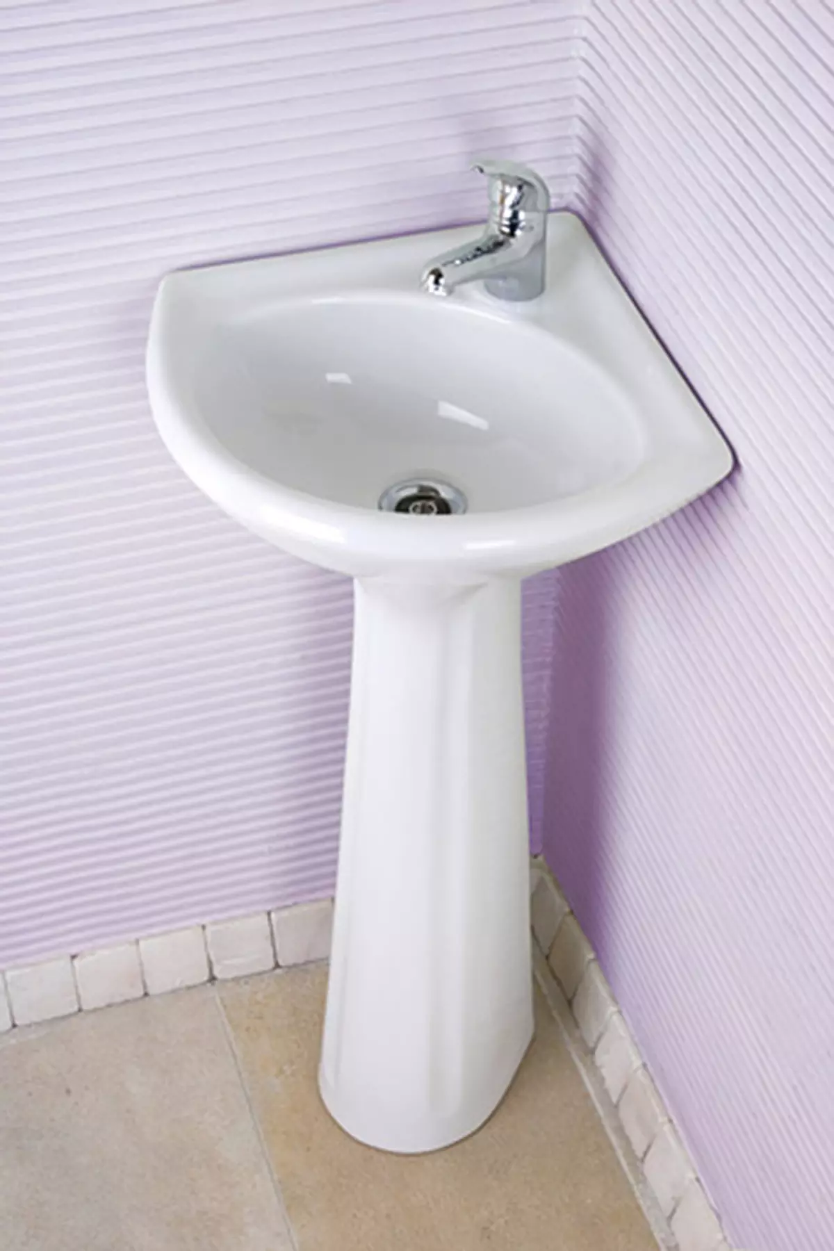 水槽“鬱金香”在浴室裡（62張照片）：用基座洗滌的特點，腿上的殼體尺寸 21433_60