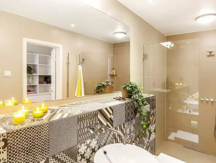 Badezimmer im skandinavischen Stil (66 Fotos): Innenarchitektur von einem kleinen Raum 3 und 4 Quadratmetern. M, die Ideen des Designs eines weißen Badezimmers, der Wahl des Zubehörs 21439_22