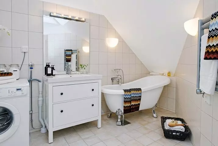 Badezimmer im skandinavischen Stil (66 Fotos): Innenarchitektur von einem kleinen Raum 3 und 4 Quadratmetern. M, die Ideen des Designs eines weißen Badezimmers, der Wahl des Zubehörs 21439_27