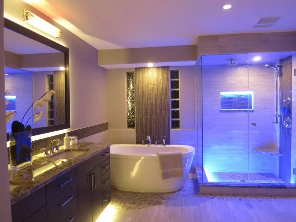 Visokotehnološka kupaonica (62 fotografije): mali dizajn sobe u jednosobnom stanu, izbor namještaja i vodovoda 21442_24