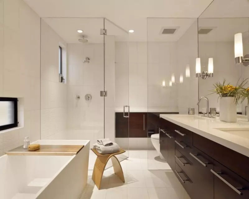 მაღალტექნოლოგიური აბაზანა (62 ფოტო): პატარა ოთახი დიზაინი ერთ ოთახში, ავეჯის არჩევანი და სანტექნიკა 21442_48