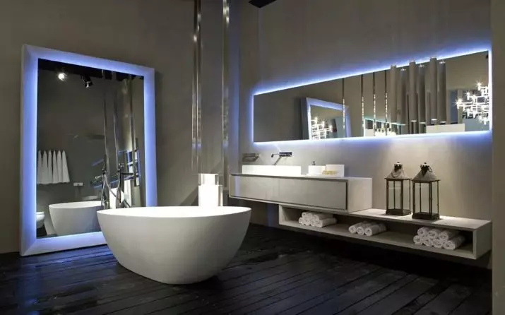 Bilik mandi berteknologi tinggi (62 foto): Reka bentuk bilik kecil di apartmen satu bilik, pilihan perabot dan paip 21442_61