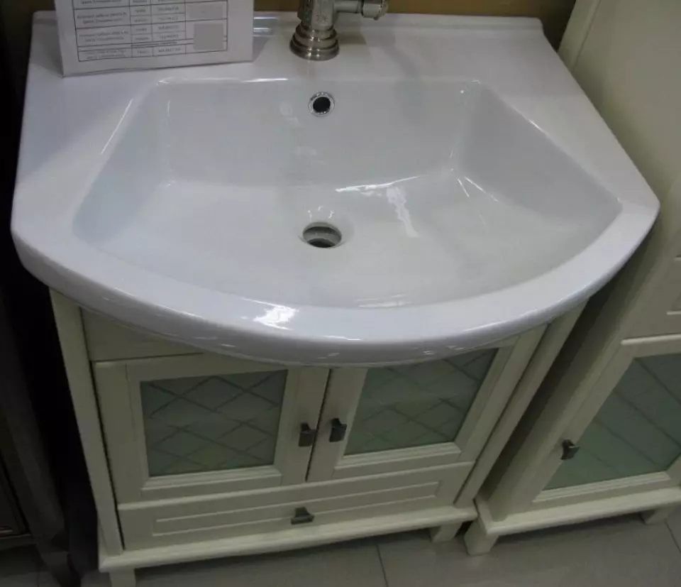 Ít chìm với một cái bàn trong nhà vệ sinh (30 ảnh): Chọn một bồn rửa nhỏ hẹp với bàn cạnh giường ngủ, chậu rửa góc và thẳng với bàn treo 21449_28