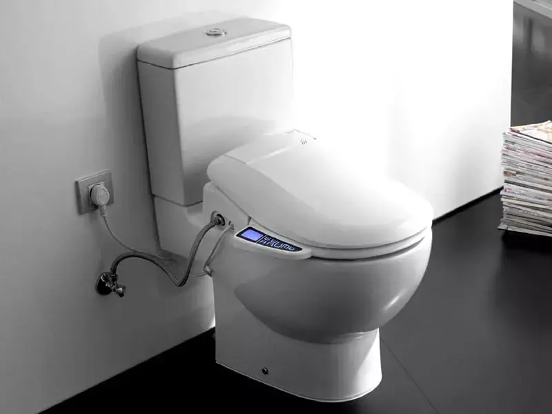 Distanca midis bidet dhe tualetit: shkalla e distancës në instalimin e hidraulikeve midis instalimeve. Distanca minimale dhe të rehatshme 21452_12