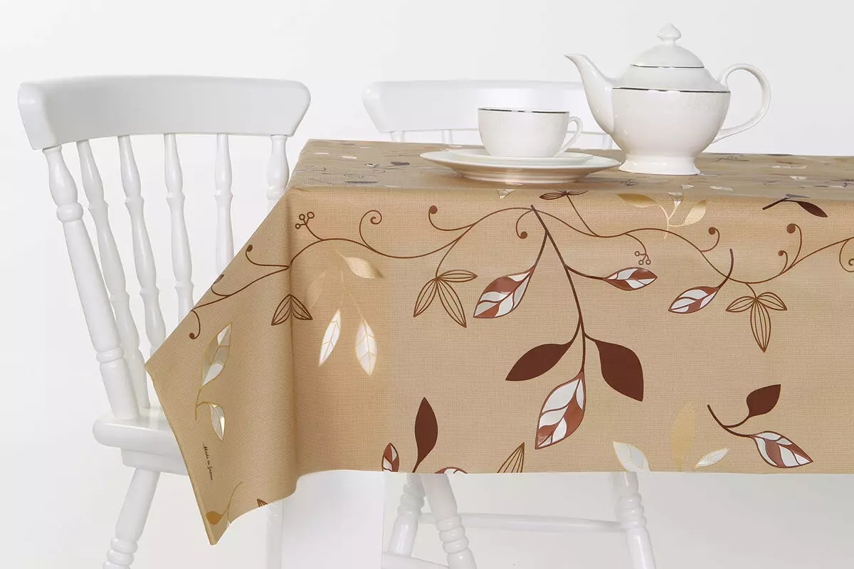 Kitchen Table (49 photos): Transparent silicone kitchen tablecloth, beautiful oilcloth in rolls and other options 21465_16