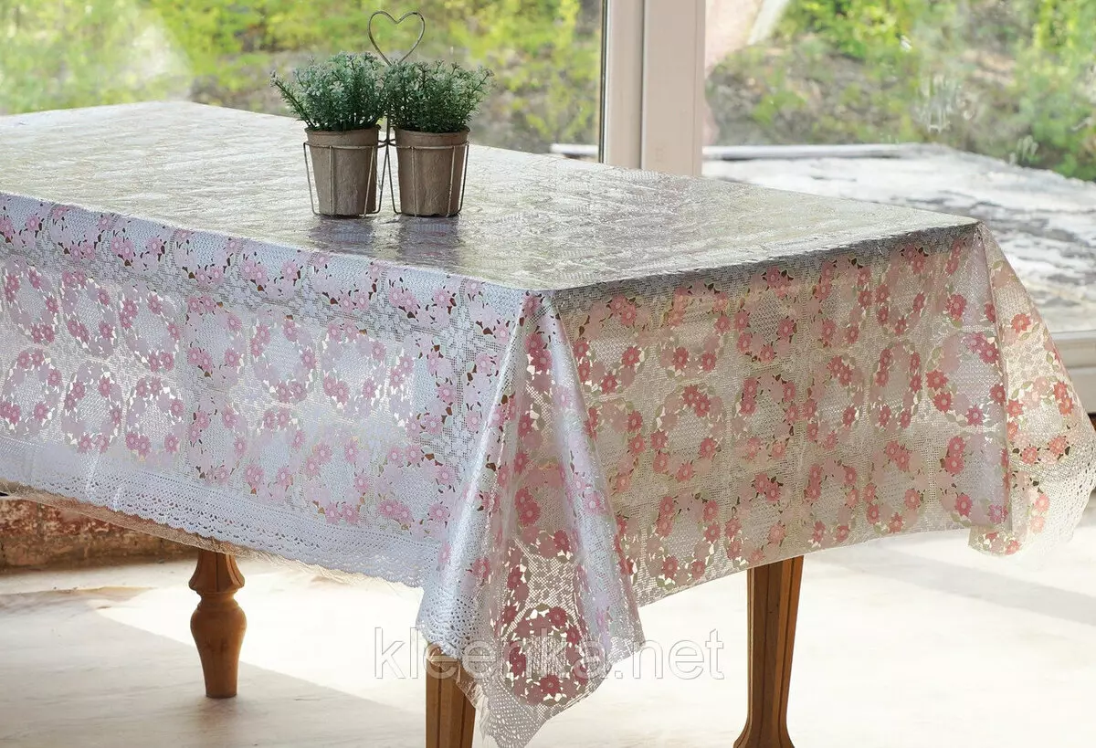 Kitchen Table (49 photos): Transparent silicone kitchen tablecloth, beautiful oilcloth in rolls and other options 21465_18