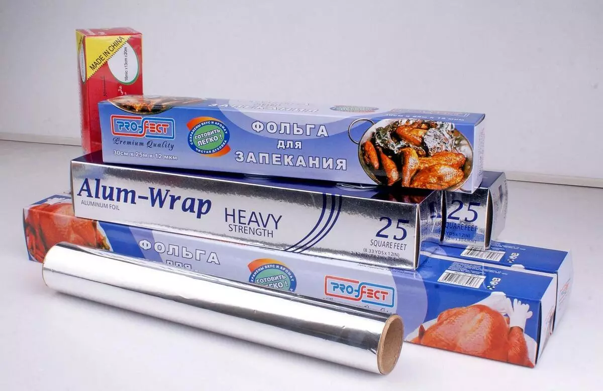 Baking Foil: Bagaimana cara membuat perahu dan bentuk lainnya? Apa yang bisa menggantikan foil untuk memanggang dalam oven? 21471_12