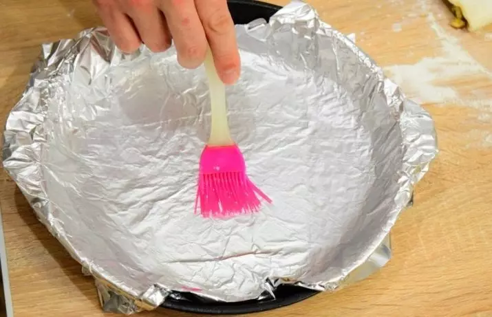Baking Foil: Bagaimana cara membuat perahu dan bentuk lainnya? Apa yang bisa menggantikan foil untuk memanggang dalam oven? 21471_18