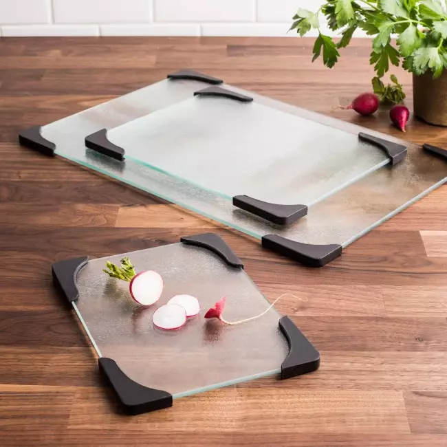 Glass Cutting Board: Pluses kaj Cons Kitchen Board de hardita vitro. Kiel elekti kuirejan tabulon? 21475_10