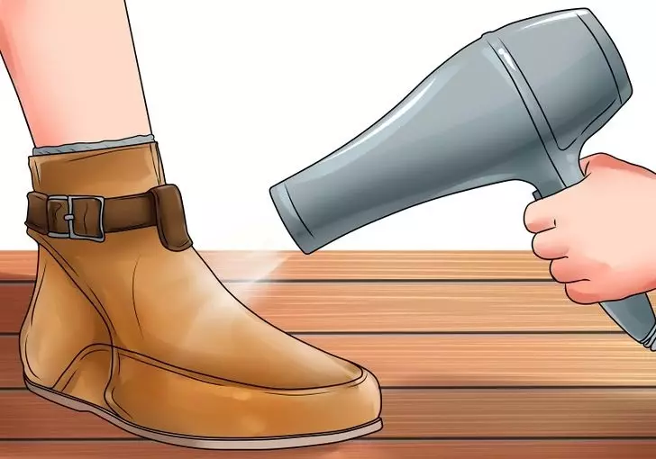 Båre for sko: spray for å strekke naturlig og kunstig lær. Hvordan bruke et skinn og annet fottøy verktøy? Anmeldelse Anmeldelser 21489_15