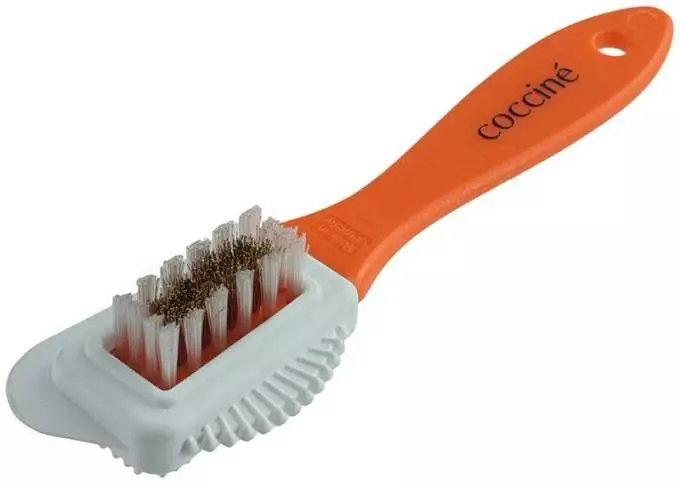Brush for suede (26 photos): How to use fasteners and rubber brushes for cleaning suede shoes and from a nubuck? 21490_8
