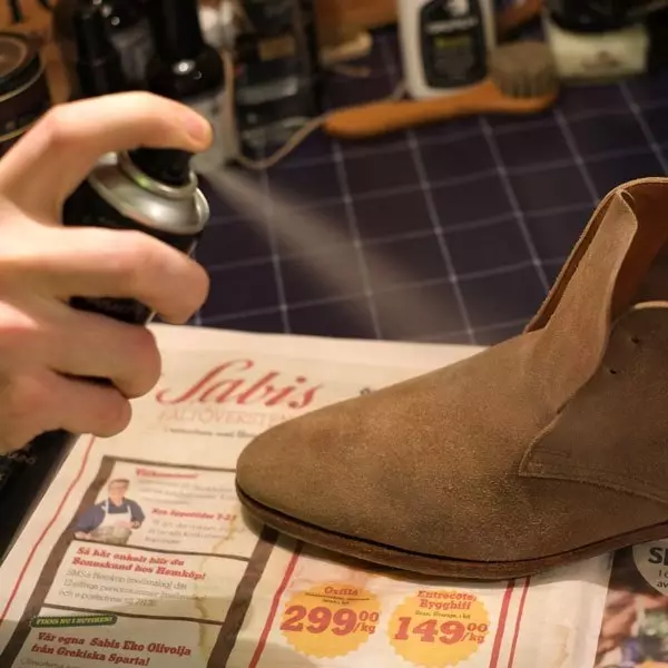 Pintura para sapatos de camurça: como pintar botas em casa por sprays de cores azuis, preto e vermelho 21491_12