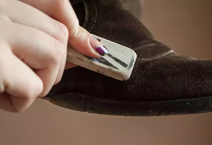 Pintura para sapatos de camurça: como pintar botas em casa por sprays de cores azuis, preto e vermelho 21491_22