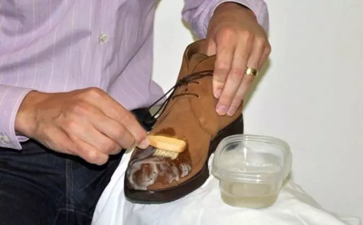 Kuidas puhastada seemisnahkjalatsid? Kuidas puhastada kerged kingad mustusest kodus? Tööriistad puhastamiseks 21492_32