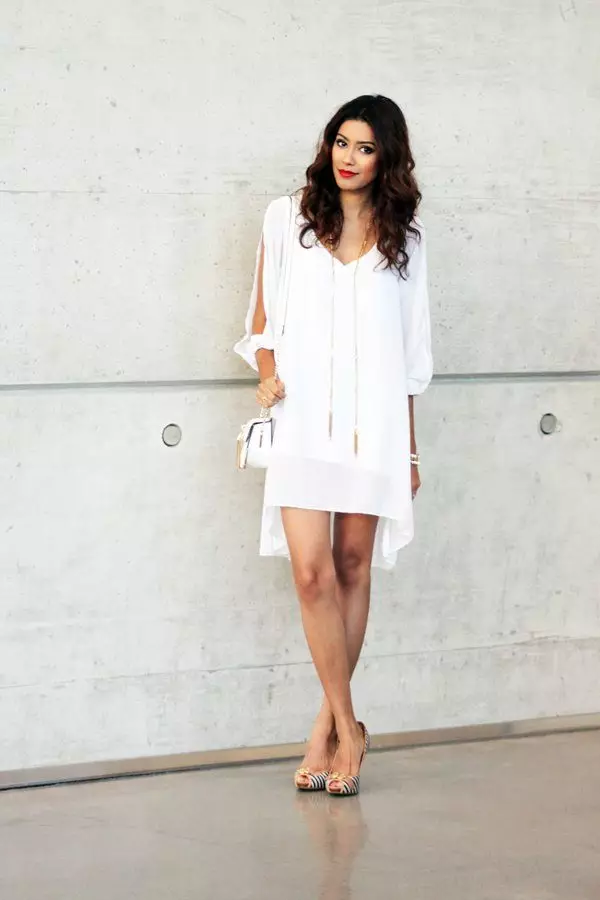 Filgħaxija White Dress Trapeze bi klaċċ