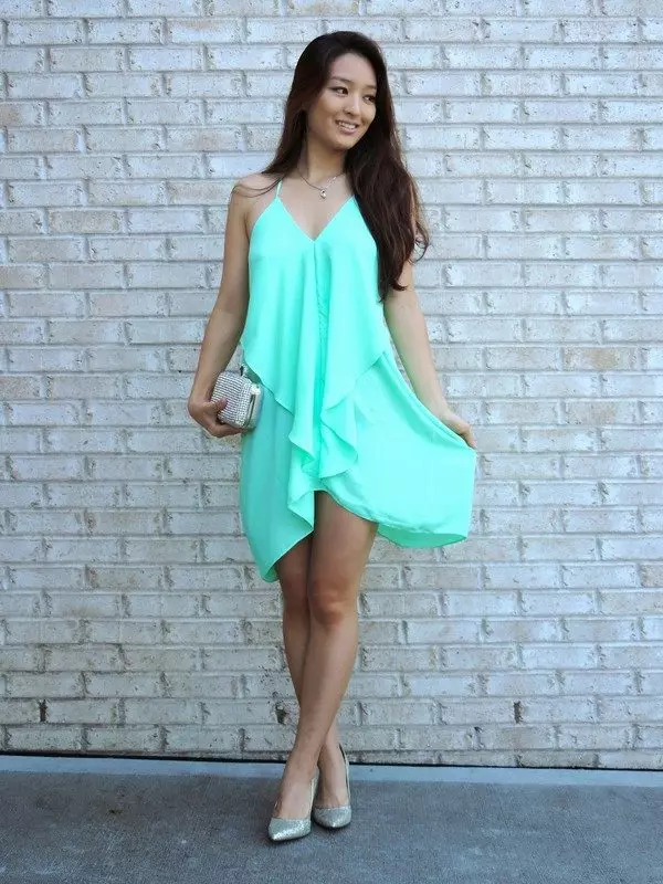 Evening turquoise dress trapezing with a clutch