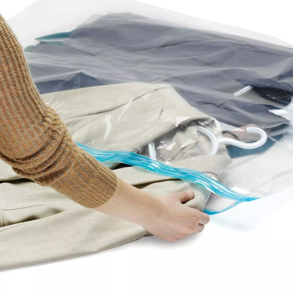 Gói lưu trữ chân không: Bao bì kích thước lớn và nhỏ cho quần áo. Làm thế nào để sử dụng các gói cho một người đóng gói? Đánh giá 21510_20