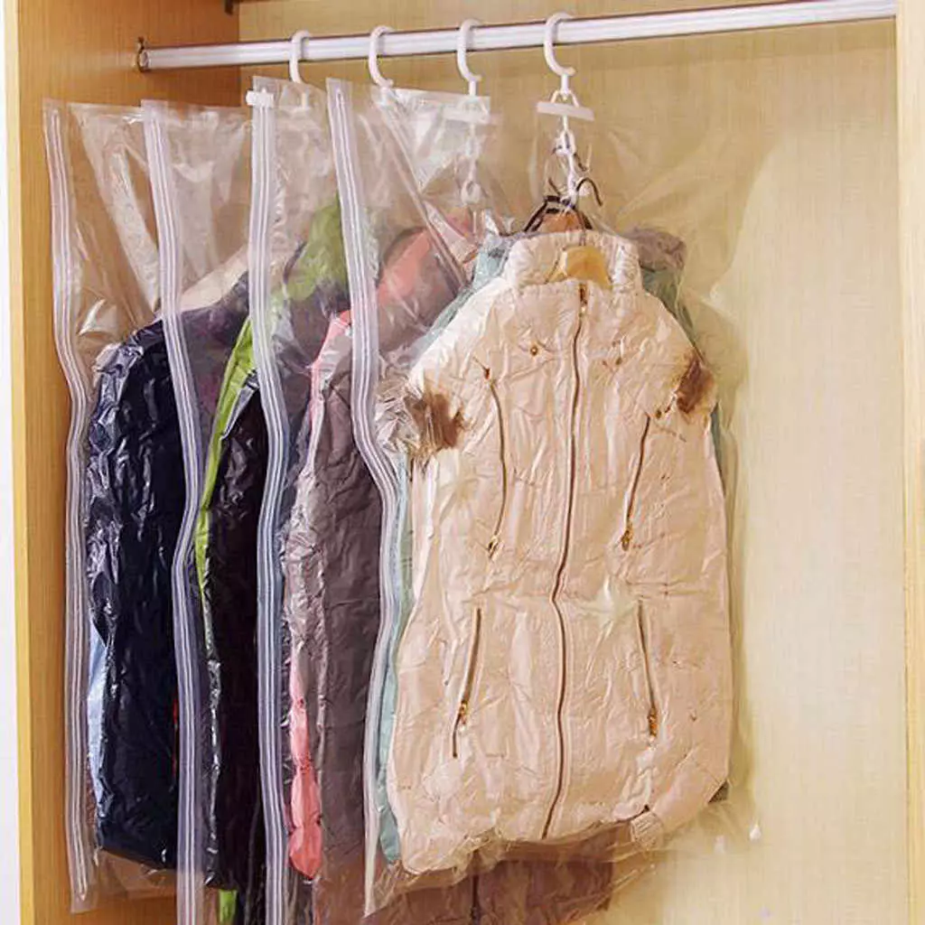 Πακέτα αποθήκευσης κενού: Συσκευασία μεγάλου και μικρού μεγέθους για ρούχα. Πώς να χρησιμοποιήσετε πακέτα για έναν πακέτο; Σχόλια 21510_22