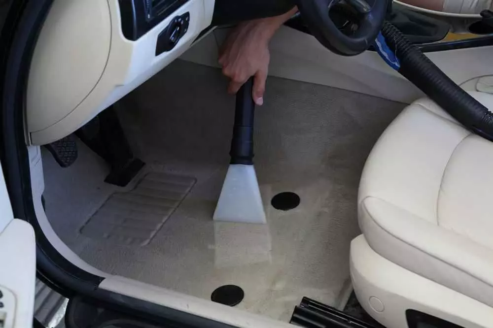آپ کے اپنے ہاتھوں سے کار کی کیبن کی خشک صفائی: گاڑی میں آزادانہ طور پر خشک صفائی کی نشستیں کیسے بنائے؟ خشک صفائی کی چھت کیسے کریں؟ بھاپ جنریٹر کا انتخاب 21522_17