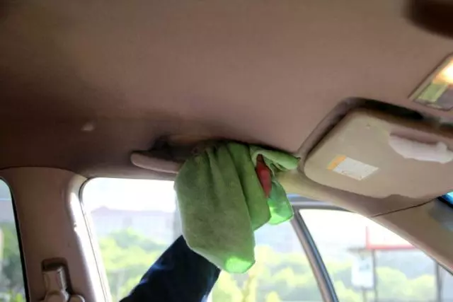 آپ کے اپنے ہاتھوں سے کار کی کیبن کی خشک صفائی: گاڑی میں آزادانہ طور پر خشک صفائی کی نشستیں کیسے بنائے؟ خشک صفائی کی چھت کیسے کریں؟ بھاپ جنریٹر کا انتخاب 21522_21