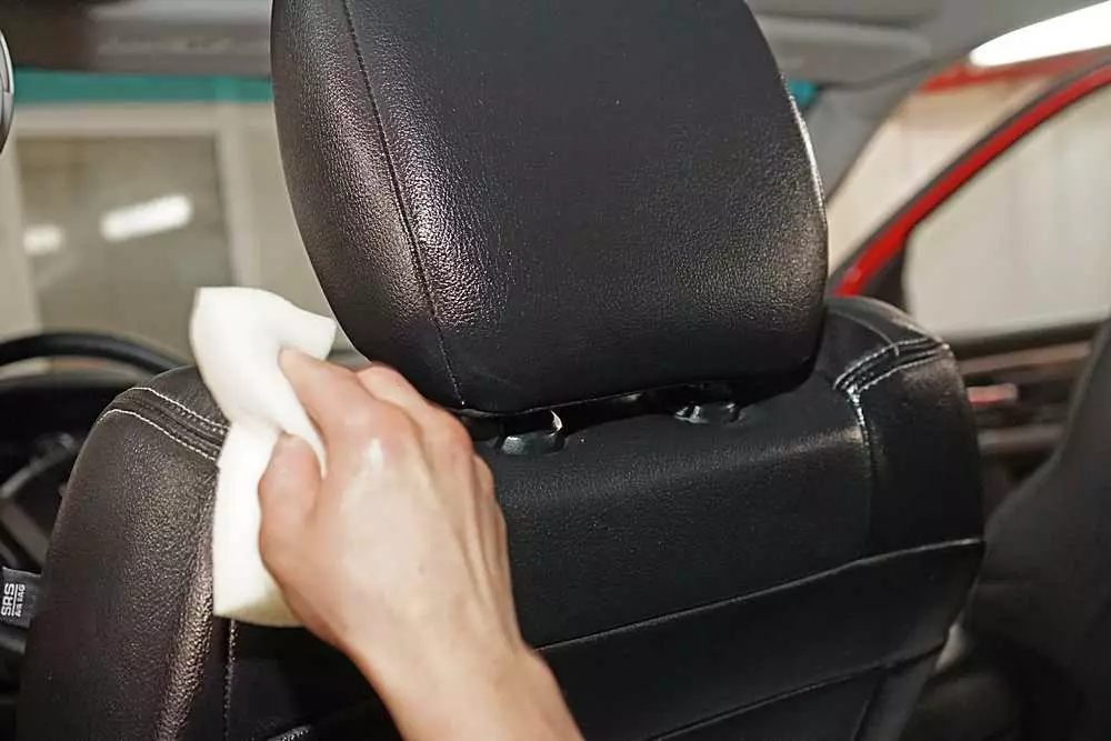 آپ کے اپنے ہاتھوں سے کار کی کیبن کی خشک صفائی: گاڑی میں آزادانہ طور پر خشک صفائی کی نشستیں کیسے بنائے؟ خشک صفائی کی چھت کیسے کریں؟ بھاپ جنریٹر کا انتخاب 21522_23
